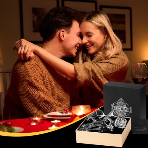 Personalized Whiskey Decanter Set with 2 Glasses S - Custom Engraved Spirits Gift