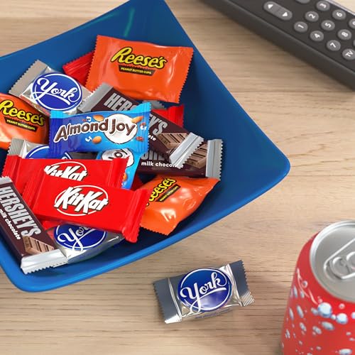 HERSHEY'S Assorted Chocolate Candy Variety Pack - 25 Ounce - Includes Milk, Dark, Reese's, Almond Joy & Kit Kat