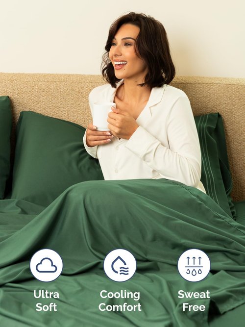 Extra Deep Full Fitted Sheet - Hotel Luxury Single Fitted Sheet Only - Easily Fits 18 inch to 24 inch Mattress - Ultra Soft, Wrinkle Free with Extra Deep Pockets - Breathable & Comfy - Emerald Green