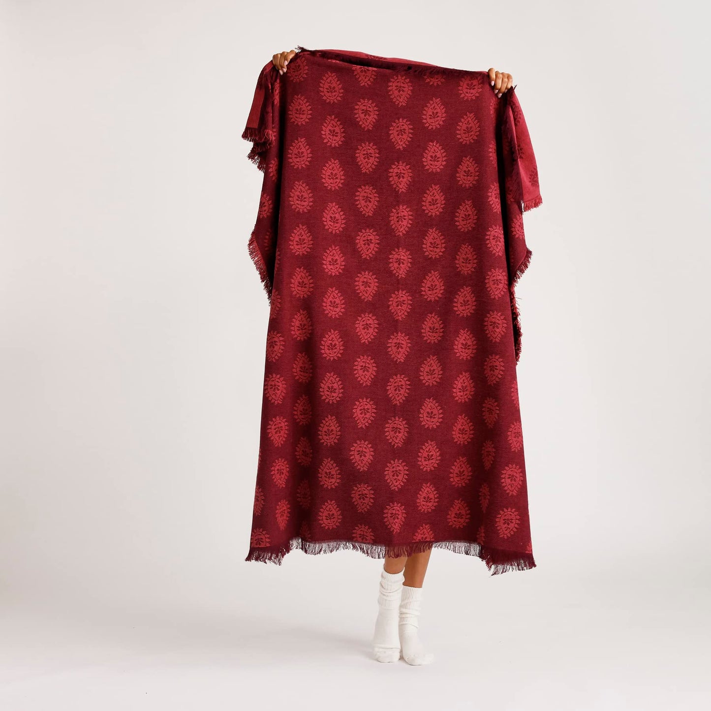 Vera Bradley Women's Recycled Cotton Indoor/Outdoor Throw Blanket, Paisley Jamboree Cranberry - Recycled Cotton, One Size