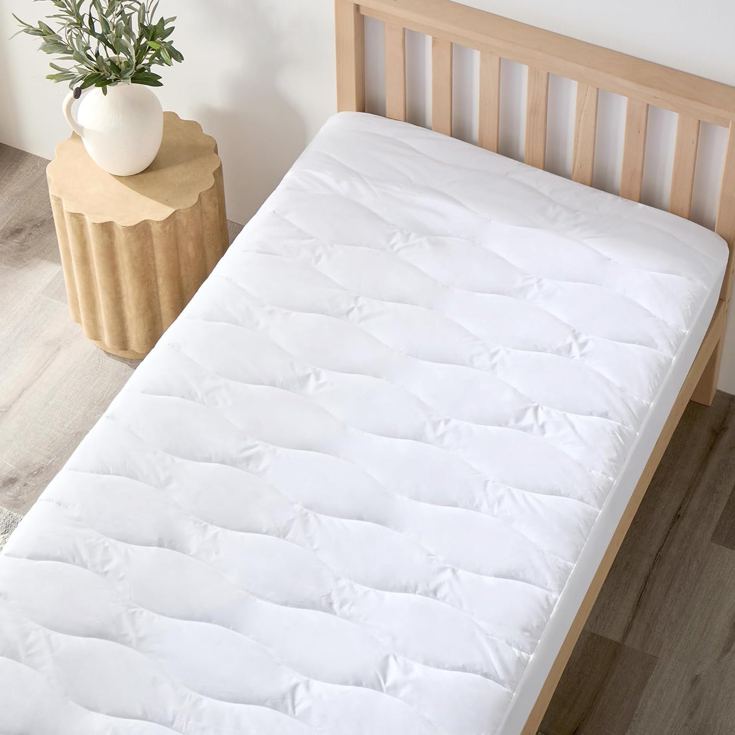 Skiennix Cooling Queen Waterproof Mattress Protector - Soft Quilted Cotton, Noiseless Fitted Cover (60x80, White)