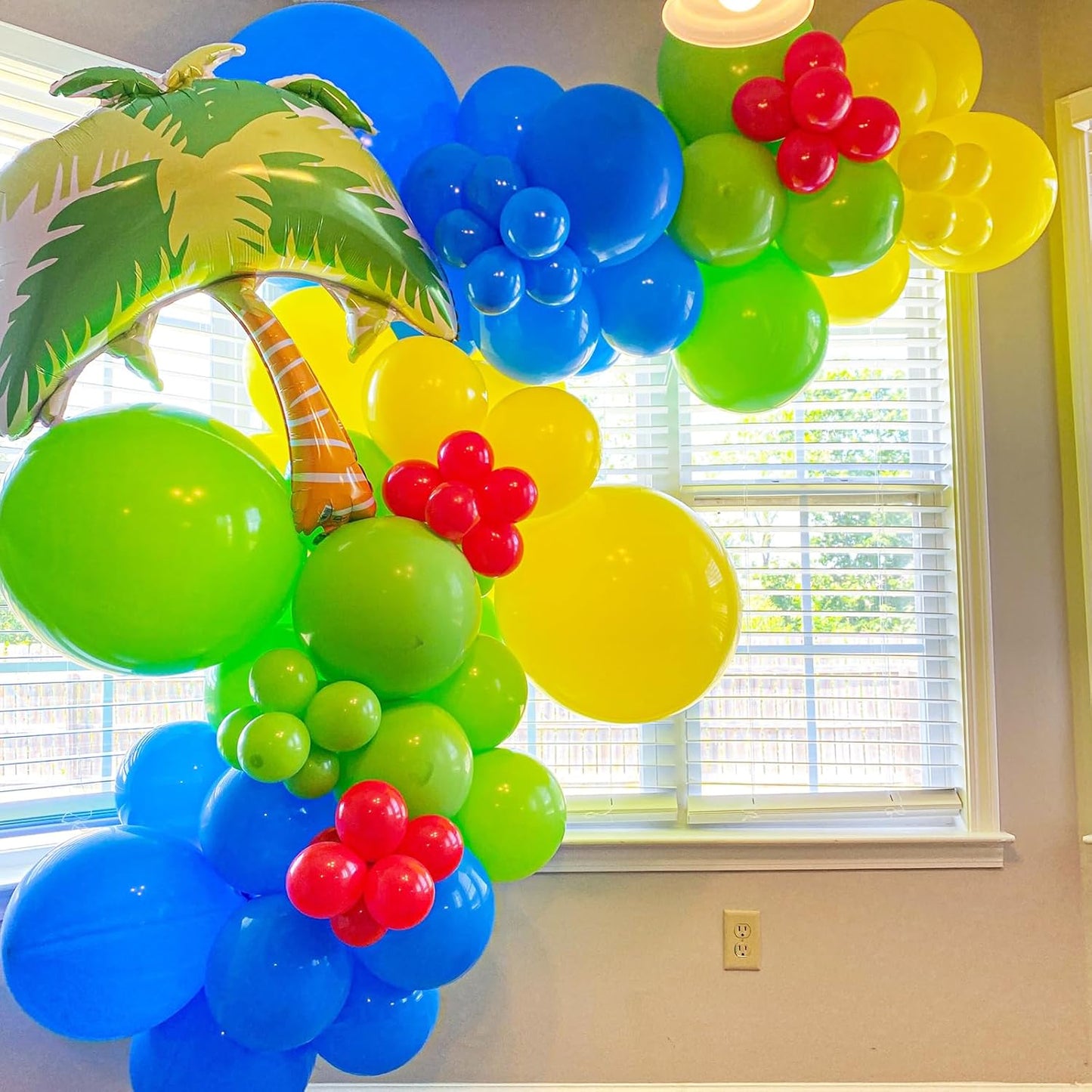 Voircoloria Royal Blue Balloon Garland Kit - 90 Pack in Various Sizes for Graduation, Weddings & Parties
