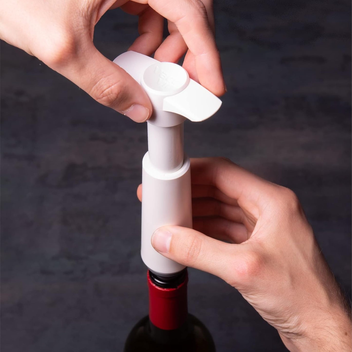 Vacu Vin Wine Saver Pump White with Vacuum Wine Stopper - Keep Your Wine Fresh for up to 10 Days - 1 Pump 2 Stoppers - Reusable - Made in the Netherlands