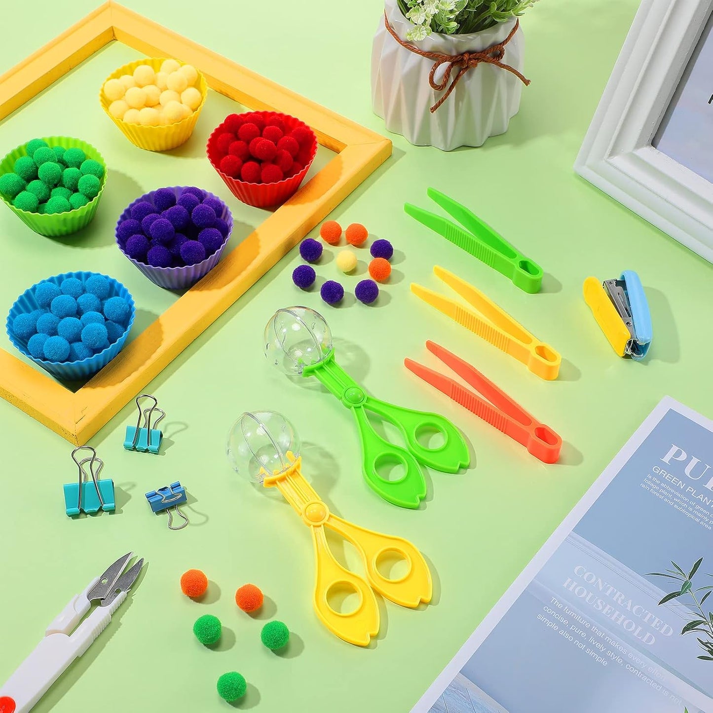 Skiennix Fine Motor Skills Handy Scooper Set - 142 Pieces with 12 Sorting Bowls & 120 Plush Balls