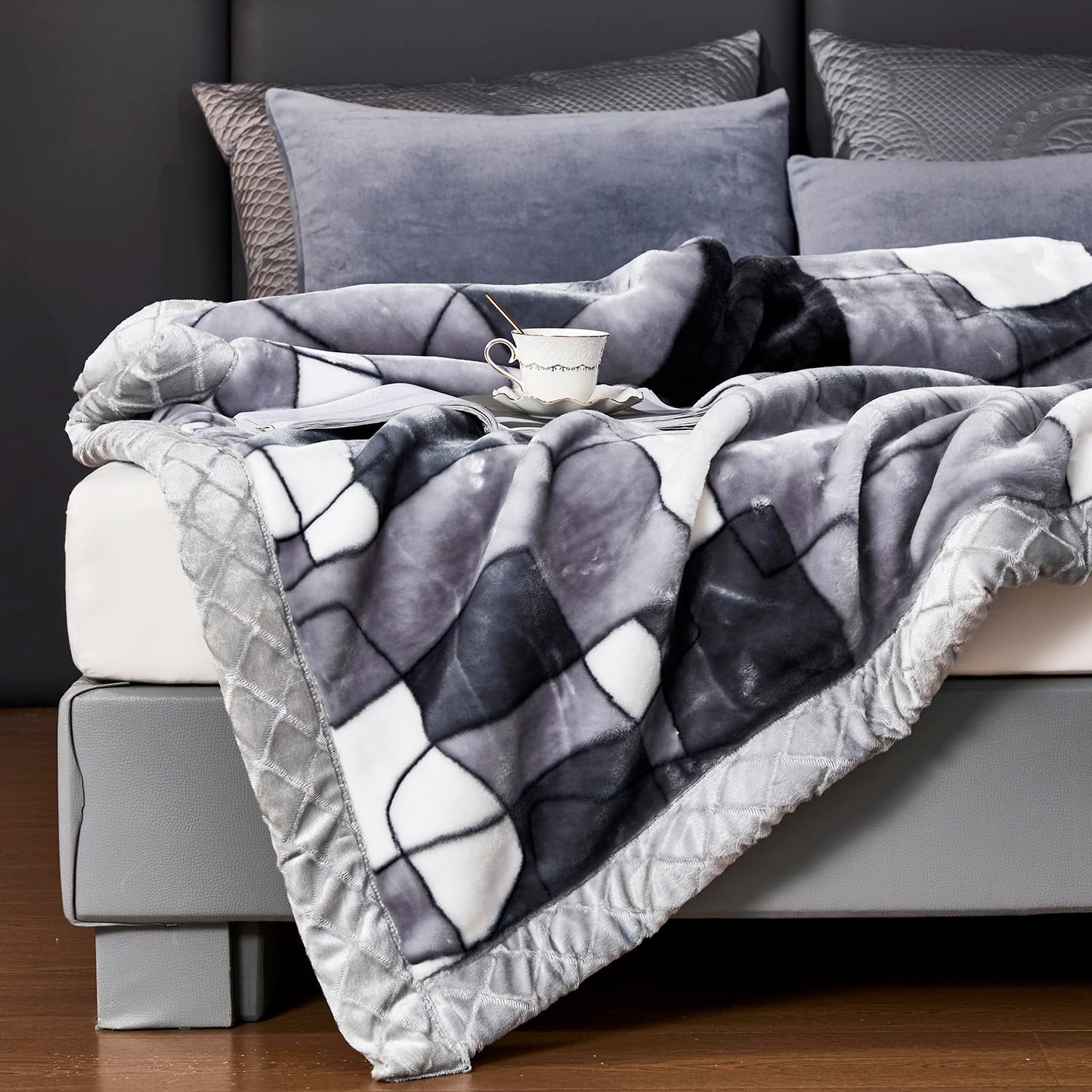 LGYKUMEG 6.6Lb Korean Mink Blanket Twin Size 70"×85" - 2 Ply Mink Blanket for Sofas and Beds on Cold Nights (180×220cm3kg).