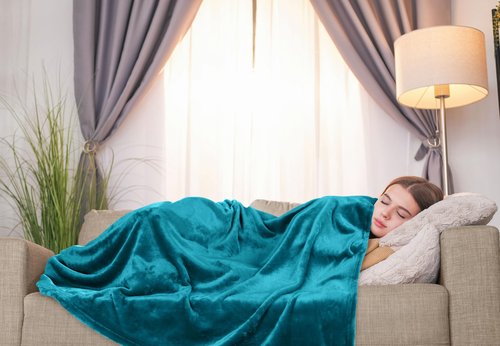 Utopia Bedding Fleece Blanket Throw XL Size Turquoise 300GSM Luxury Anti-Static Fuzzy Soft Microfiber Blanket for Couch, Sofa and Bed (50x70 Inch)