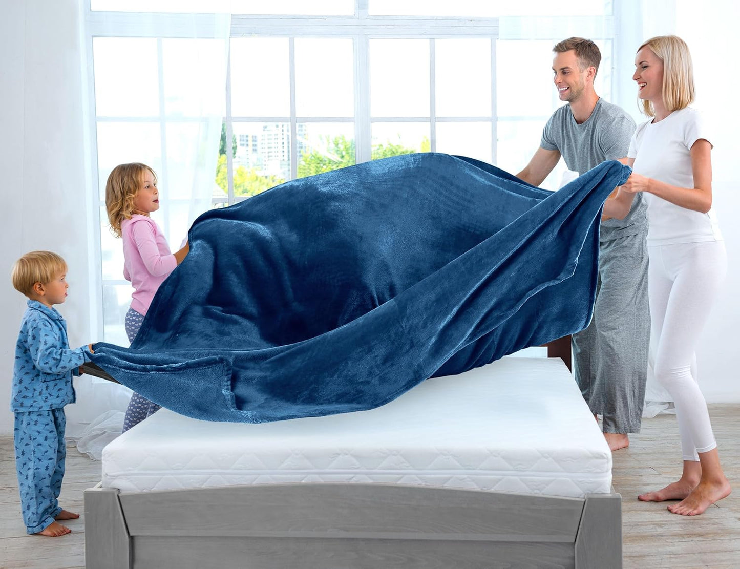 Utopia Bedding Fleece Blanket - Luxury Soft Royal Blue Microfiber | Queen Size 90x90 Inch