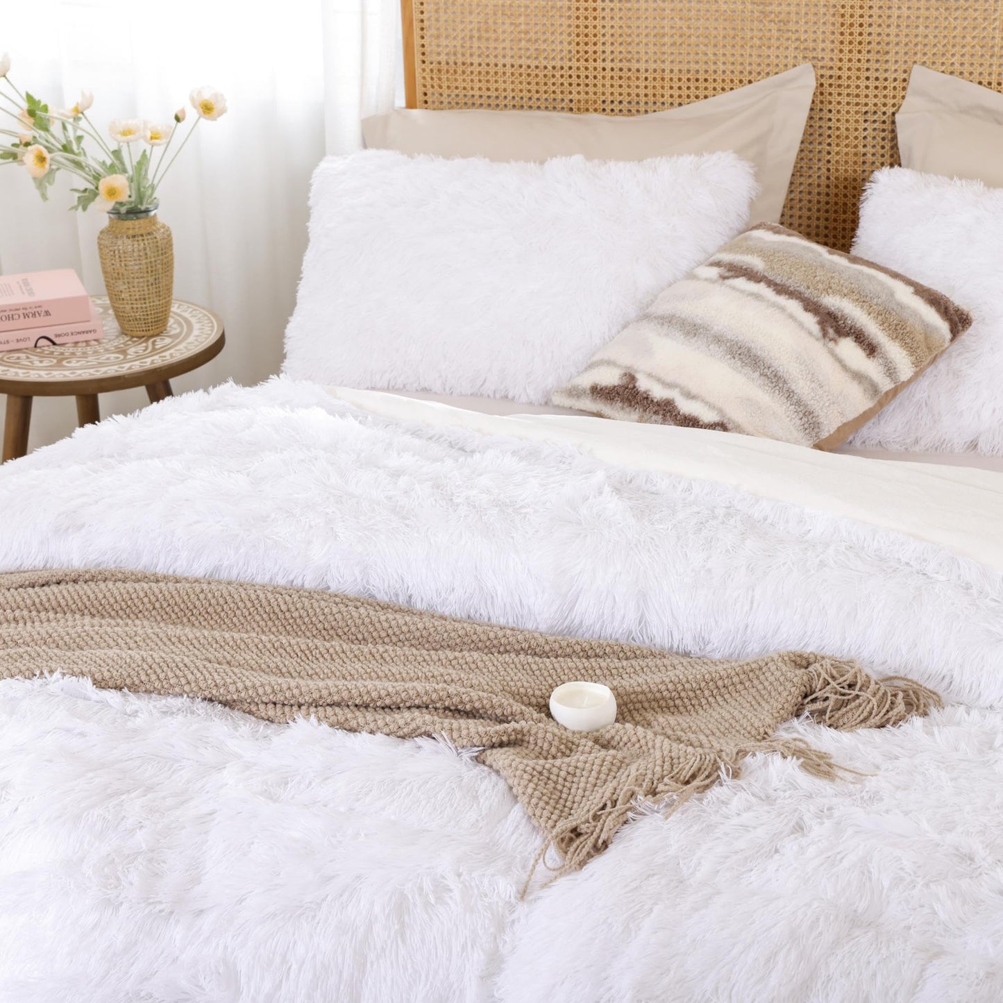 Smoofy Fluffy Queen Comforter Set, Faux Fur White Comforter Set Queen Size, Luxury Fuzzy Bedding Set, Soft Shaggy White Bed Set for All Season, 3 Pieces - 1 Comforter & 2 Pillowcases