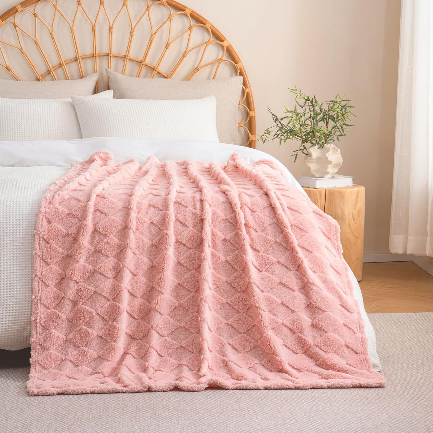 Skiennix Pink Throw Blanket - Lightweight Plush Microfiber Fleece | 50x60 Inches, Cozy Diamond Checkered Pattern