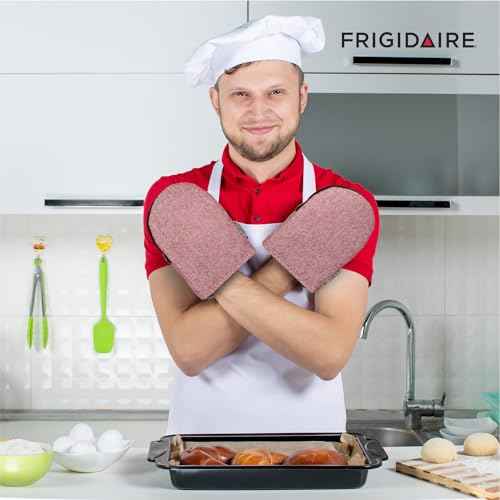 Frigidaire Sasha 2-Pack Cotton and Neoprene Mini Oven Mitts, Heat Resistant, Anti-Slip, Machine Washable, 5.25" x 8", Red, Set of 2
