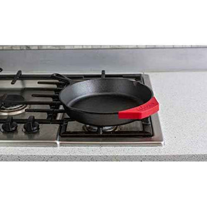 Lodge Silicone Assist Handle Holder - Dishwasher Safe Hot Handle Holder Designed for Traditional Lodge Cast Iron Dual Handle Products - Reusable Heat Protection Up to 450¡Æ - Red