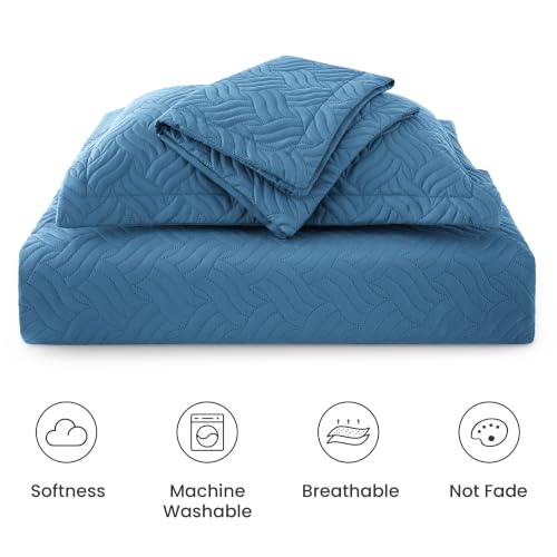 King Size Quilt Set - Wave Pattern Misty Blue 106x96 Inch Bedspread & Shams