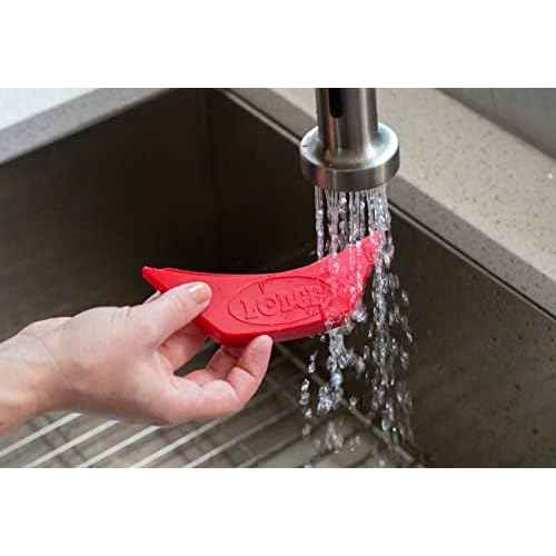 Lodge Silicone Assist Handle Holder - Dishwasher Safe Hot Handle Holder Designed for Traditional Lodge Cast Iron Dual Handle Products - Reusable Heat Protection Up to 450¡Æ - Red