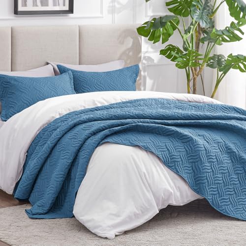 King Size Quilt Set - Wave Pattern Misty Blue 106x96 Inch Bedspread & Shams