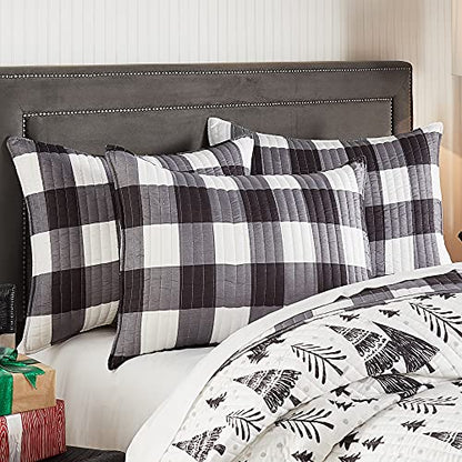 King Size Northern Star Quilt Set - Reversible Christmas Bedding with Pillow Shams