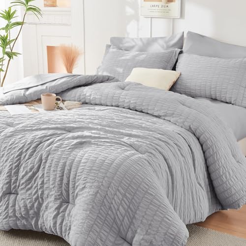 HYMOKEGE Light Green Twin Comforter Set Seersucker 5 Pieces, All Season Luxury Bed in a Bag for Bedroom, Bedding Set with Comforters, Sheets, Pillowcase & Shams