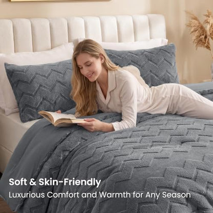 Love's Cabin Reversible Fleece Queen Comforter Set with W-Pattern - Grey