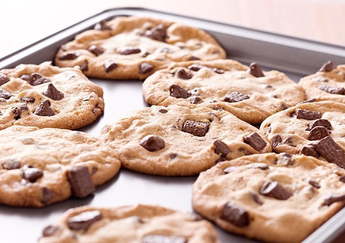 Winco Commercial-Grade Aluminum Sheet Pan - Durable 18 Gauge | Perfect 1/2 Size for Baking