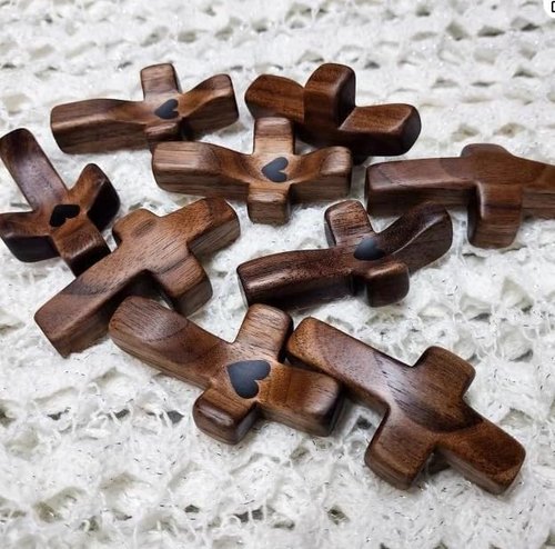 KyooteLfv Wooden Cross Fidget - Cross My Heart, Walnut Pocket Crosses for Anxiety Relief & Prayer, Encouragement Christian Gift for Adults/Kids (10 PCS)