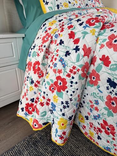 BrylaneHome Scalloped Hem Bedspread - White Seashells Queen Variation