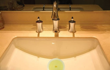 V-TOP Bathtub Drain Plug 2 Pack, 6 inches Large Silicone Tub Stopper Hair Stopper Flat Suction Cover for Kitchen Bathroom and Laundry (Yellow Transparent)