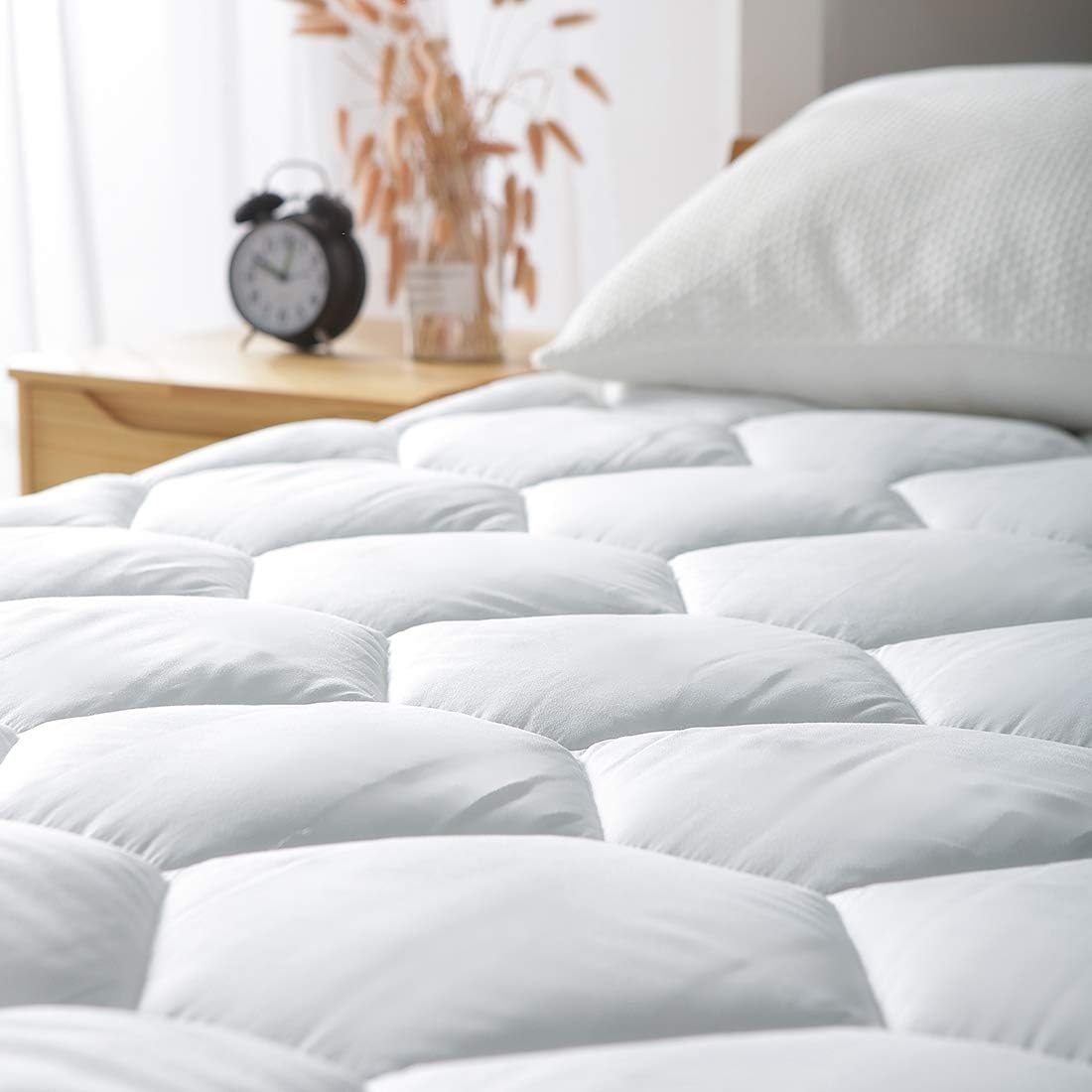 Queen Mattress Pad by [Brand Name] - Ultra Soft Quilted Fitted Topper for 8-21" Deep Pocket - White