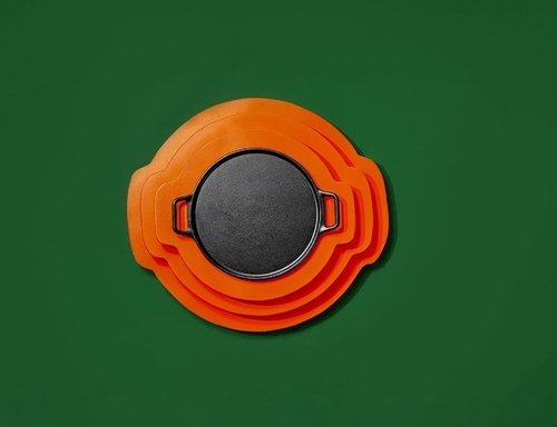 Lodge BOLD 14 Inch Cast Iron Pizza Pan - Seasoned Cookware for Perfect Pizzas