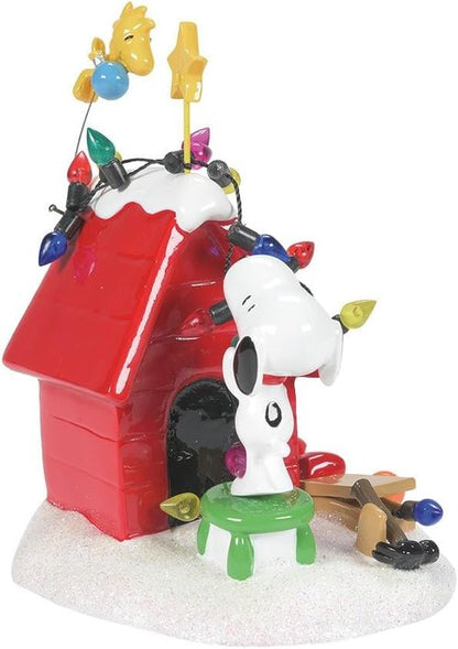 Department 56 Peanuts Christmas Decoration - Snoopy, Dog House & Woodstock with Lights