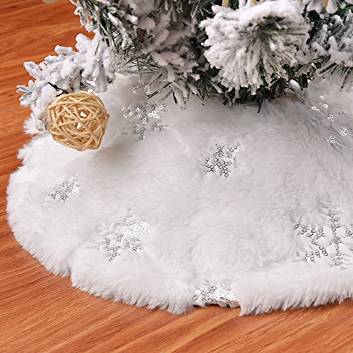 White Faux Fur Christmas Tree Skirt - 15 Inch Snow White Holiday Decor - Silver Trim, Variation: White & Silver 15in