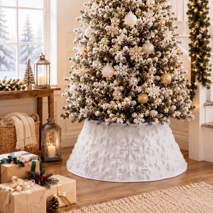 30 Inch Faux Fur Christmas Tree Collar - White Snowflake Design