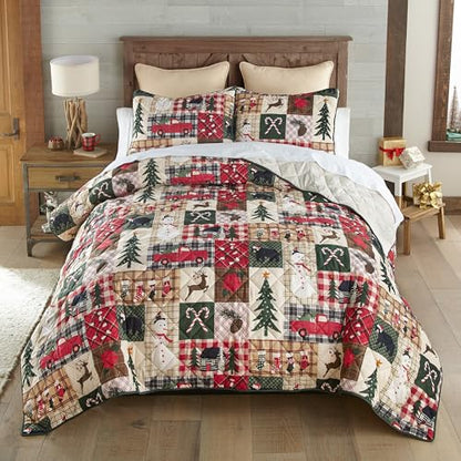 Donna Sharp Holiday Dream King Quilt Set - Reversible 104x96 Inches with Pillow Shams - Holiday Pattern