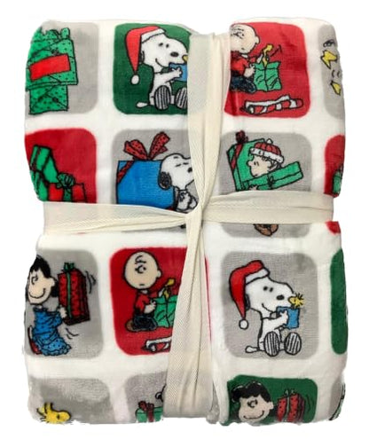 Peanuts Gang Christmas Velvet Plush Throw Blanket - Snoopy, 50x70 Inches