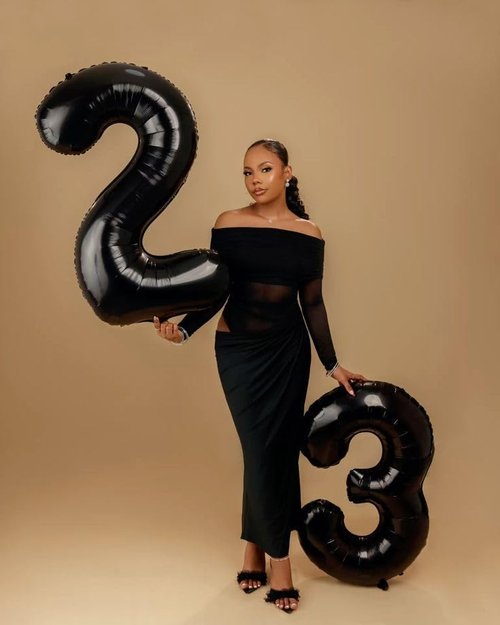 **Numbers 17 Black Foil Balloon - 40 Inch 17th Birthday Decoration for Men & Women | Perfect for Parties**