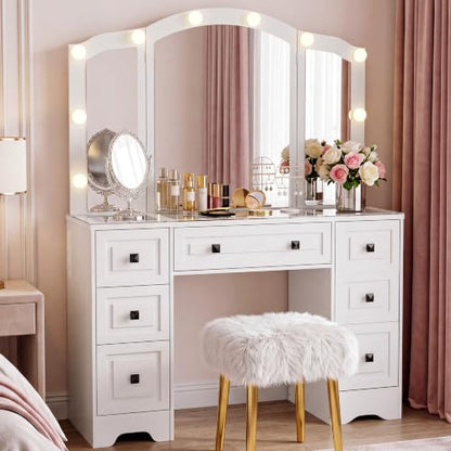 Senlin Vintage Vanity with Lighted Mirror & Outlet - White (Variation: White)
