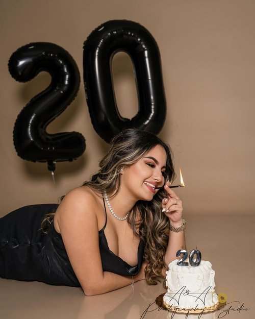 **Numbers 17 Black Foil Balloon - 40 Inch 17th Birthday Decoration for Men & Women | Perfect for Parties**