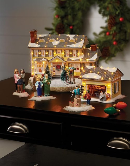 Department 56 Snow Village Figurine - National Lampoon's Christmas Vacation "Freezing Our Baguettes Off" | 3.25 Inch, Multicolor