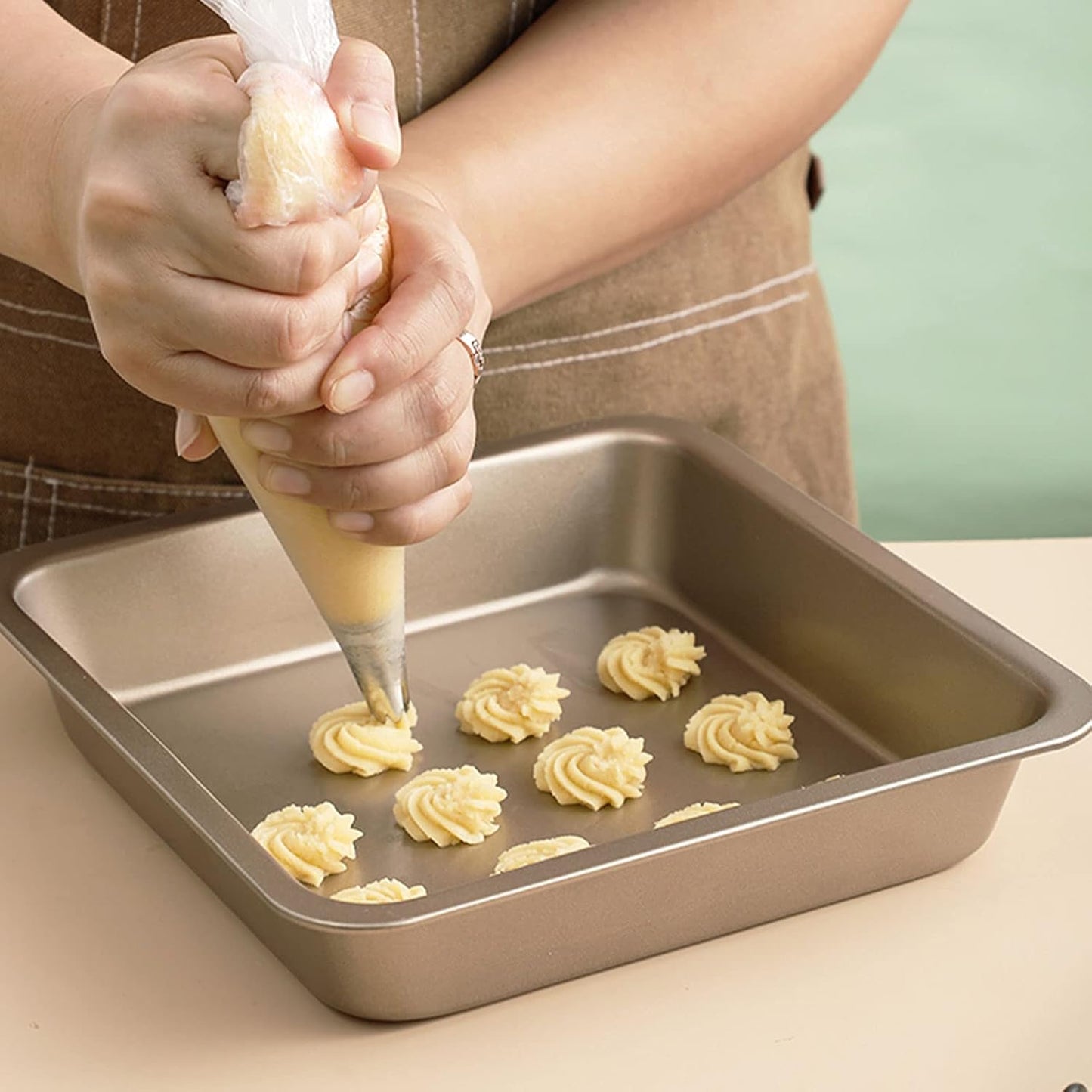 Skiennix Piping Bags - 200 PCS Tipless Disposable Pastry Bags for Cake & Cookie Decorating - 12 & 16 Inch