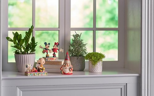 Enesco Peanuts Collection by Jim Shore Snoopy, Charlie Brown and Woodstock Picnic Figurine- Stone Resin Hand Crafted Painted Collectible Peanuts Snoopy Figurines Home Decor Statue, 4.8 Inch