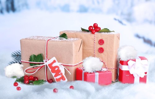 Christmas Fake Snow Decor - 5.29 oz Fluffy Artificial Snow | Flame Resistant Indoor Blanket for Holiday Displays