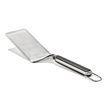 OXO Good Grips Large Griddle Turner – Durable Stainless Steel Griddle Turner with Beveled Head and Nonslip Grip for Indoor or Outdoor Griddle, Griddle Accessories, BBQ Accessories
