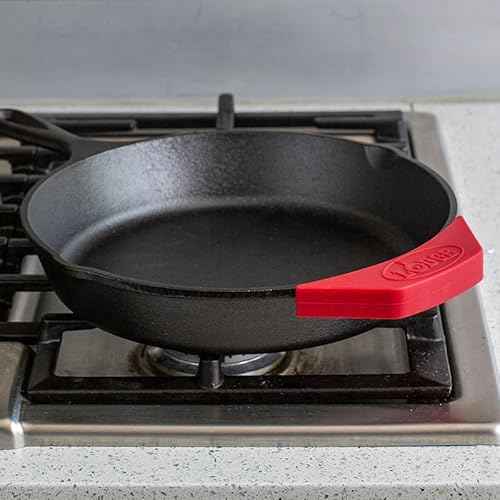 Lodge Silicone Assist Handle Holder - Dishwasher Safe Hot Handle Holder Designed for Traditional Lodge Cast Iron Dual Handle Products - Reusable Heat Protection Up to 450¡Æ - Red