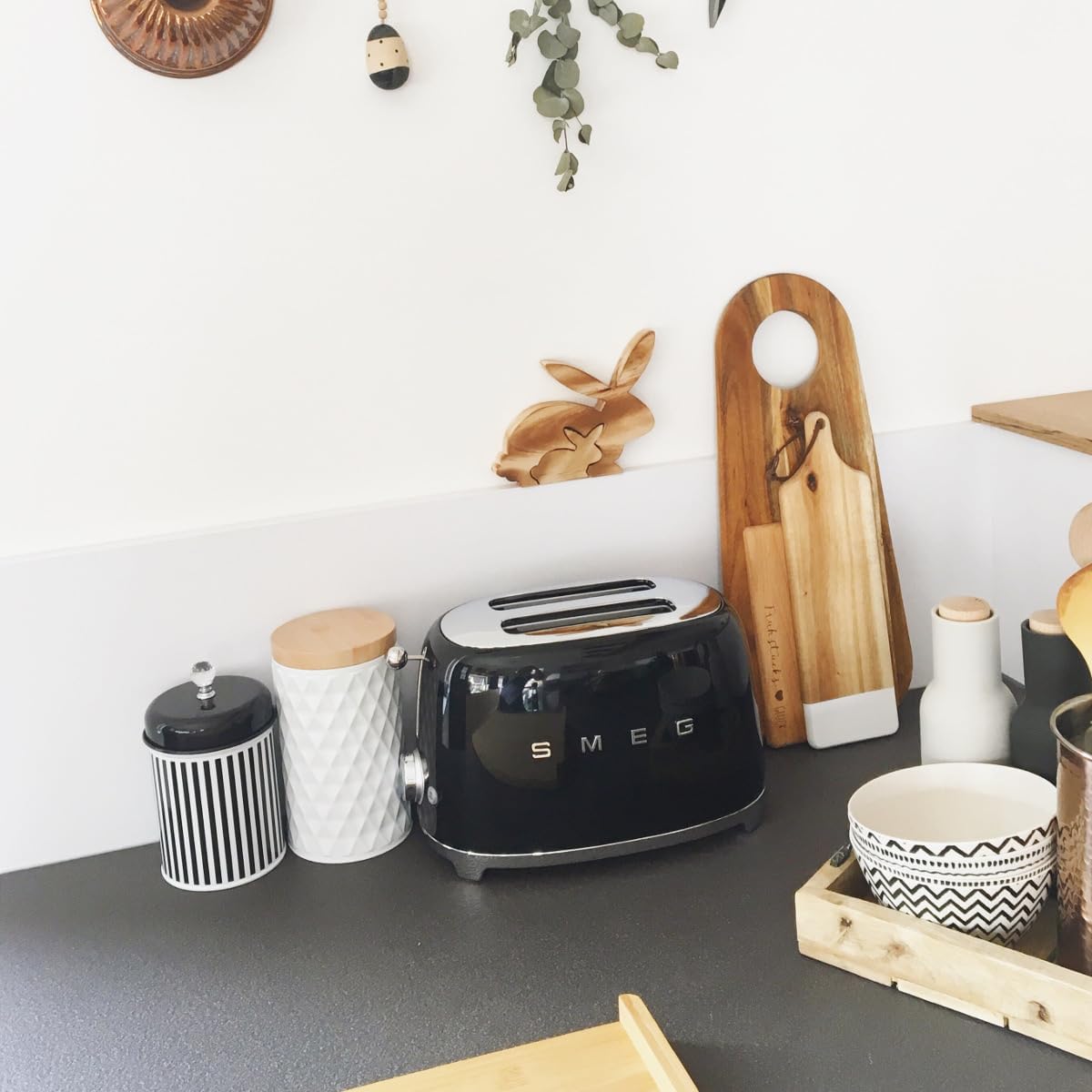 SMEG 2-Slice Toaster - 6 Presets, Defrost Function & Removable Crumb Tray | Sleek Black Design