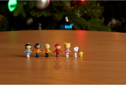Polly Pocket | Peanuts Collector Compact Playset with Micro Dolls & 7 Themed Accessories