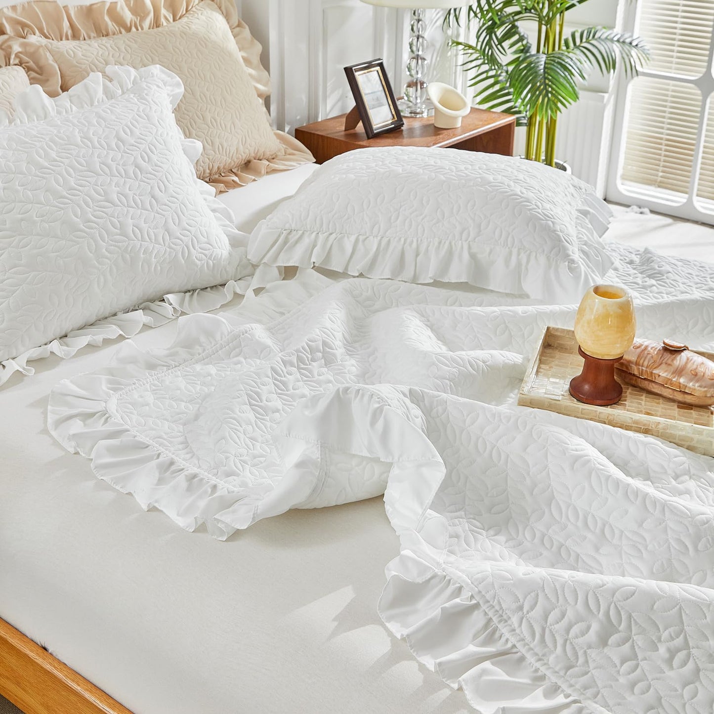 Ruffled Quilt Set California King Size 100 * 114 in - 3 Pieces Solid Shabby Chic Farmhouse Ruffle Bedding Rustic Coverlet & Sets Lightweight Fluffy Summer Oversized Bedspread with Shams - White