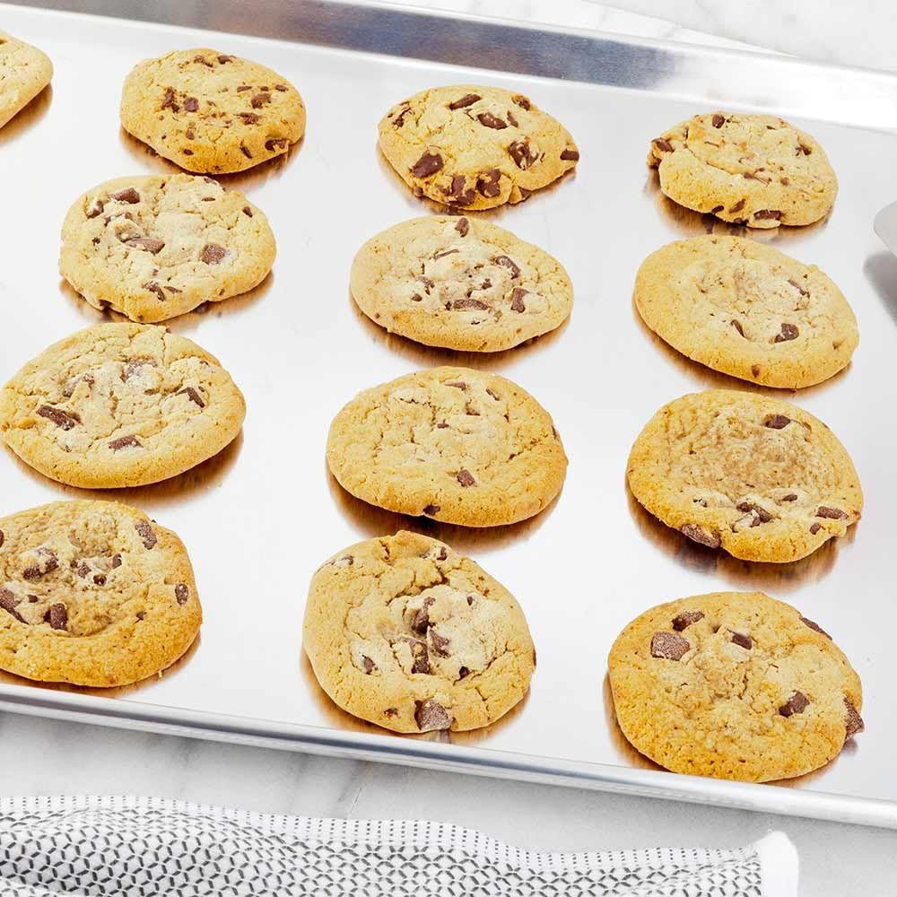 Restaurantware Met Lux Heavy-Duty Baking Sheet - 18 x 26 Inch Aluminum Cookie Sheet for Even Baking
