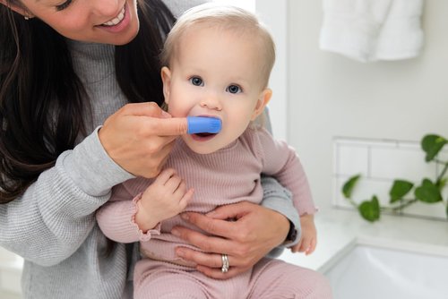 Ubbi Baby Silicone Finger Toothbrush with Storage Case, Food-Grade Platinum Silicone, Oral Care for Infants and Babies, 2 Pack, Polaris Blue
