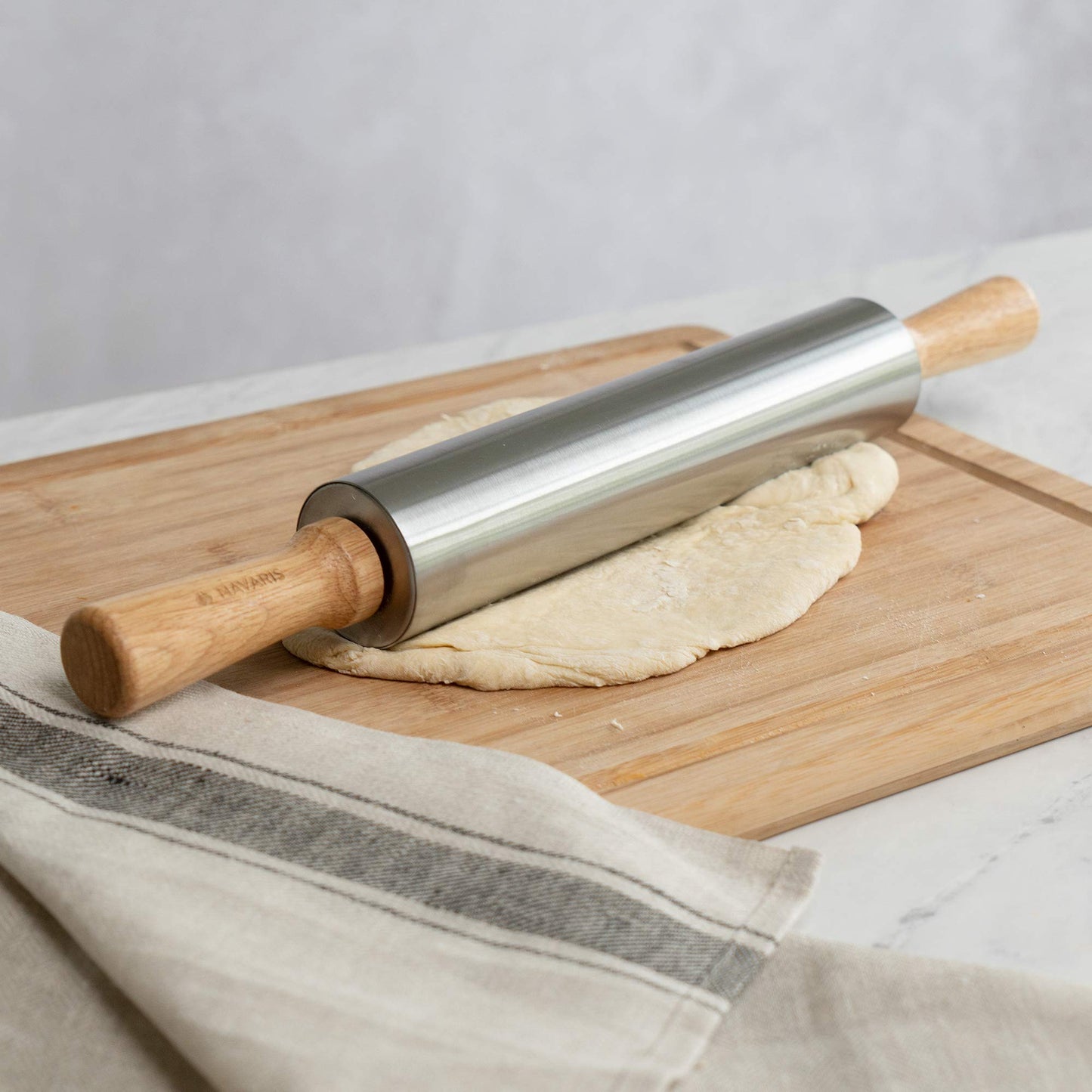 Navaris Stainless Steel Rolling Pin - 17" Non Stick Metal Roller with Wood Handles for Baking, Cooking, Cookies, Biscuits, Pizzas, Dough, Pastry