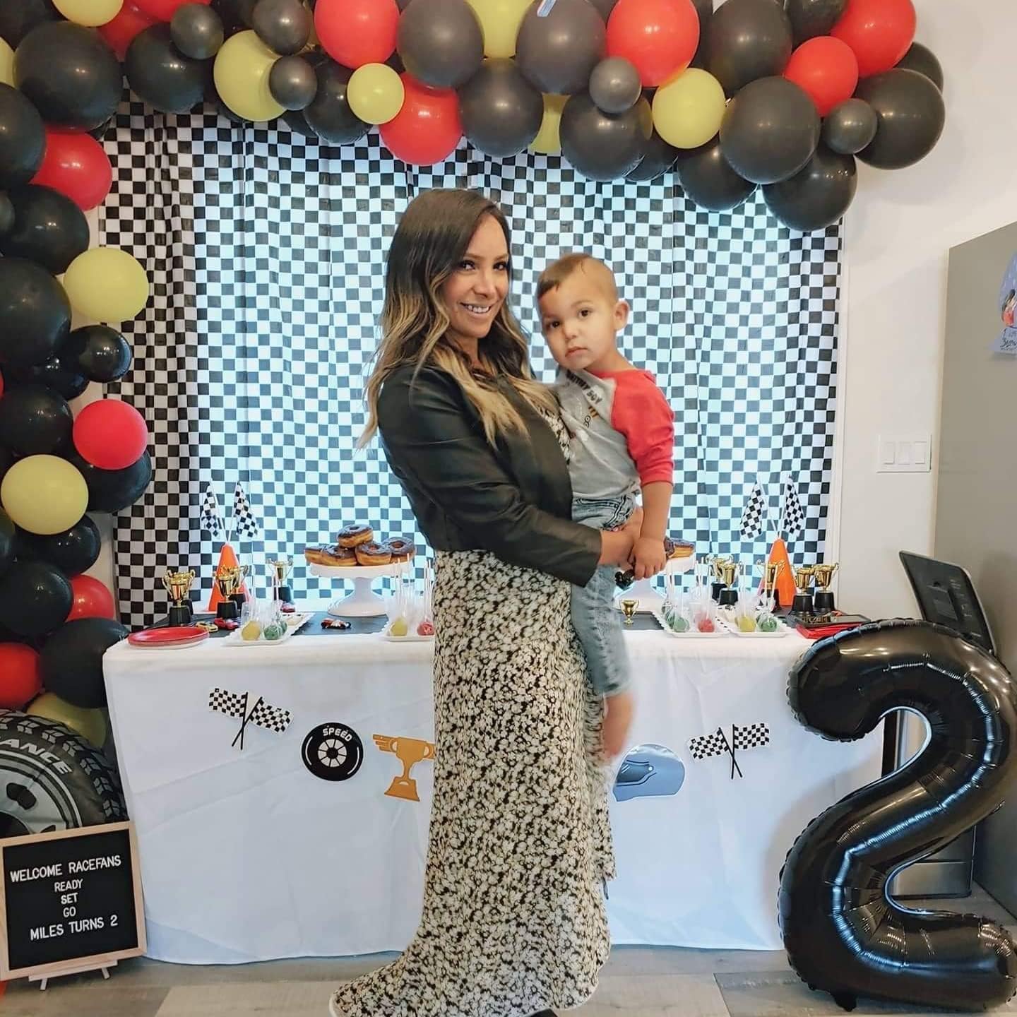 Skiennix Black Foil Number 2 Balloon - 40'' Giant Self-Inflating Helium Balloon for 2nd Birthday & Celebrations