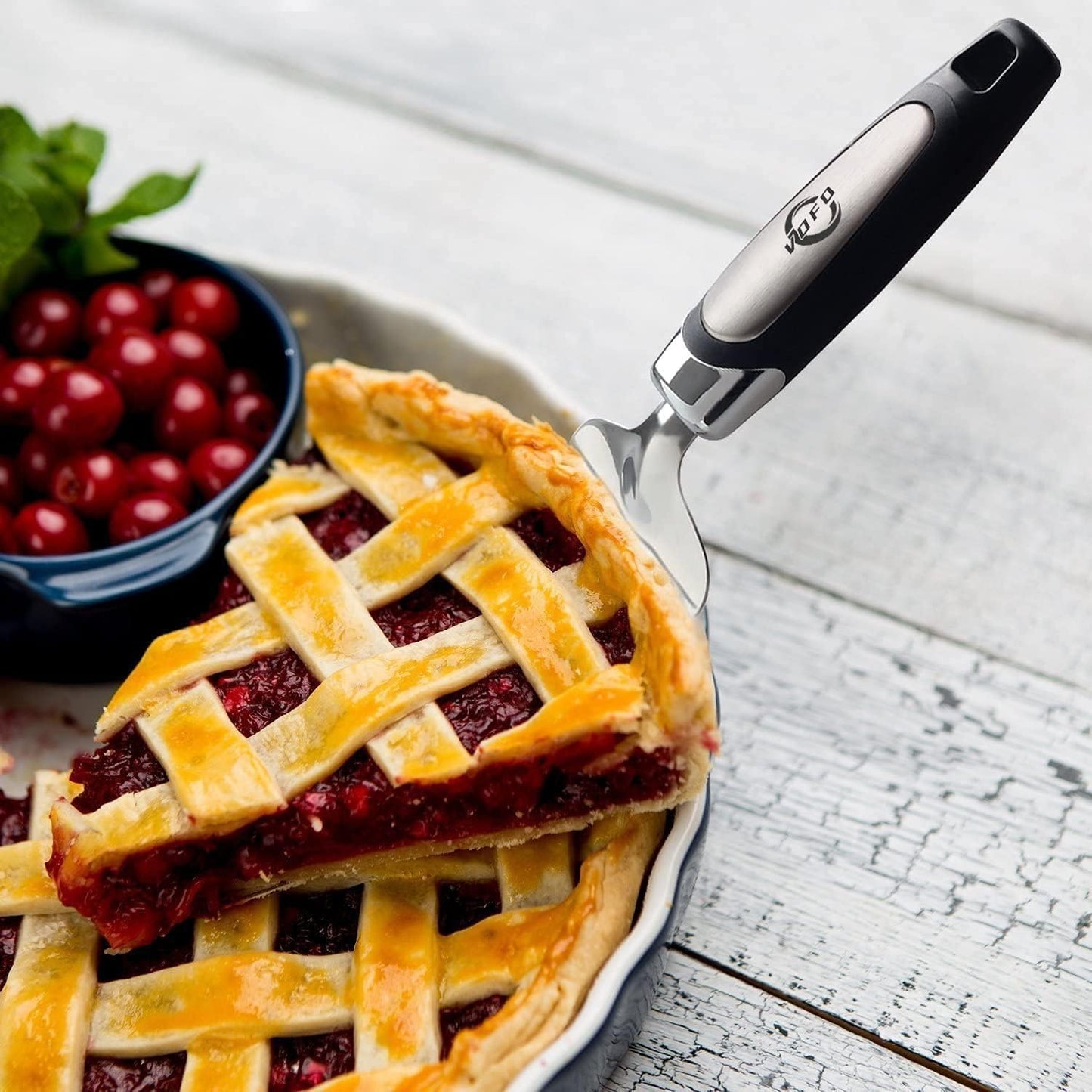 Regine Switzerland Stainless Steel Pie Server - Versatile Cake & Pizza Cutter | Sleek Black Design