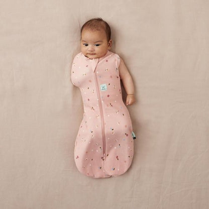 ergoPouch 1.0 TOG Cocoon Baby Sleep Sack 0-3 Months, Swaddle Sleeping Bag, Temperature Control Wearable Blanket (Daisies)